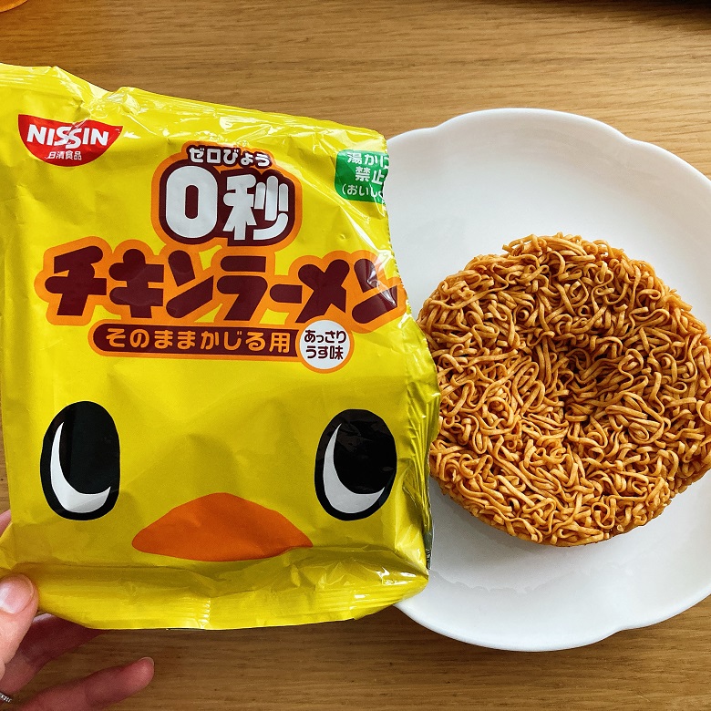 ０秒チキンラーメン　皿盛り
